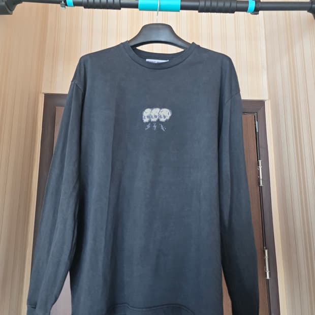 브랜디드 트리플 스컬 롱슬리브 Faded 블랙