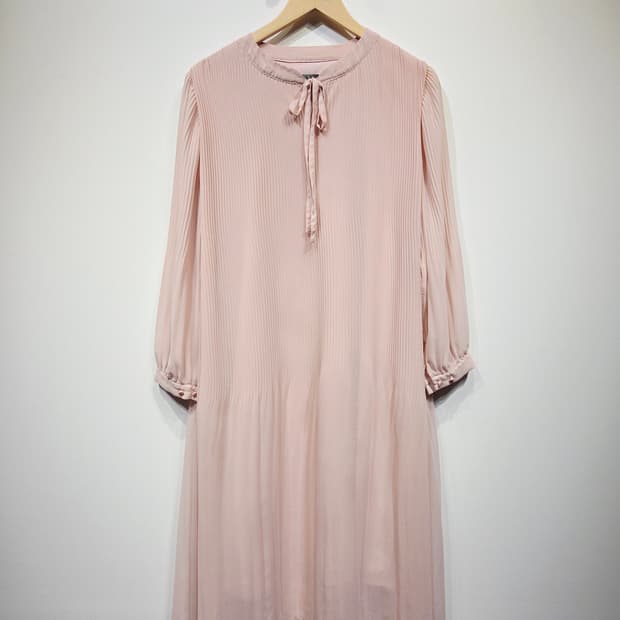 베라왕. 핑크색 플리츠 원피스_66