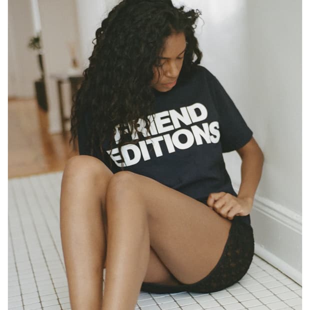 froend editions 반팔 티 네이비