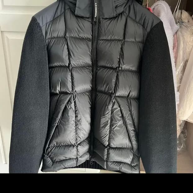 Cp컴퍼니 dd쉘 니트 패딩