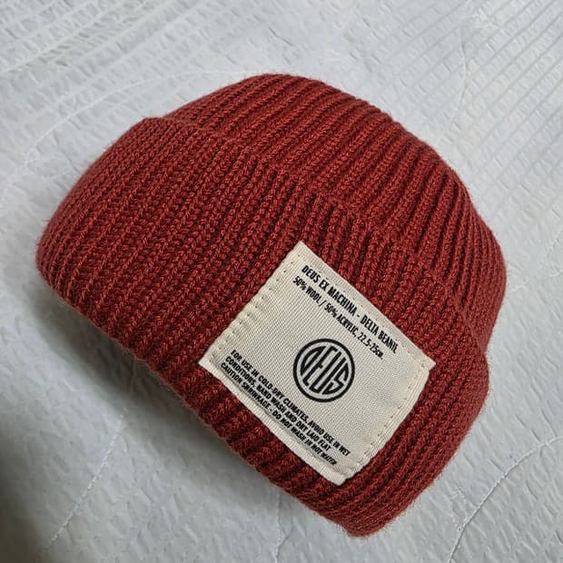 데우스 새상품 택만 제거된 미착용 델타 숏 비니 오렌지레드색상 deus