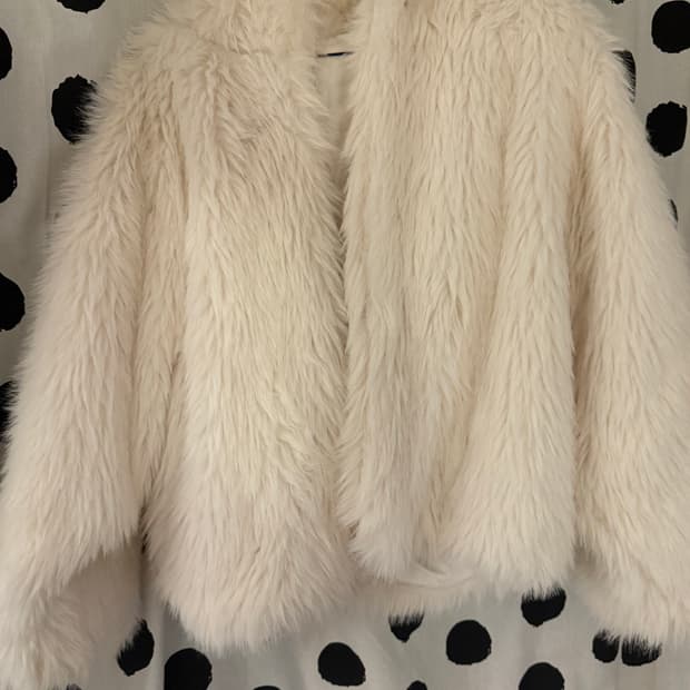 화이트 후드 퍼 자켓