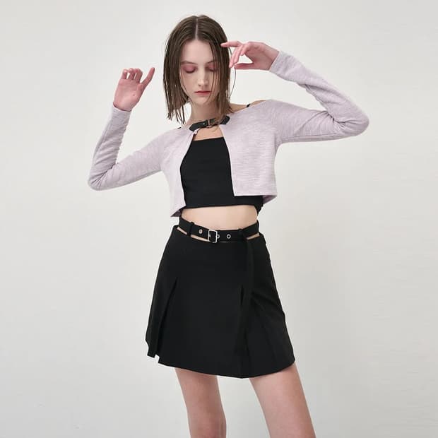 에트몽 벨티드 플리츠 미니스커트 블랙