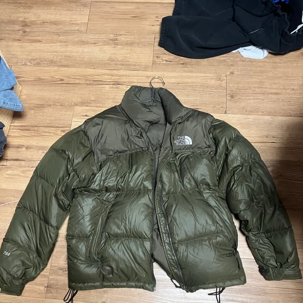 노스페이스 눕시 700 패딩 카키