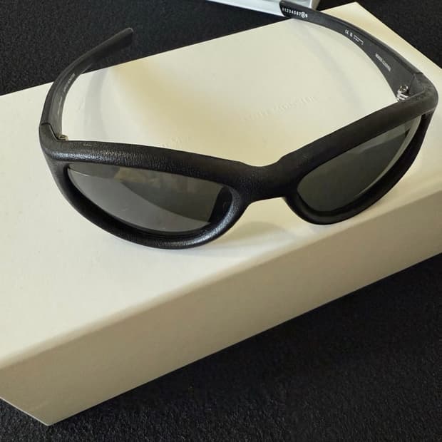 마르지엘라 젠틀몬스터 레더 선글라스