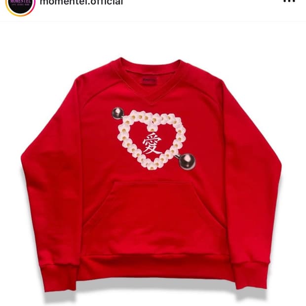 Momentel Love Piercing Sweatshirt