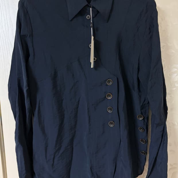 미스치프 CURVED PLACKET SHIRT_NAVY