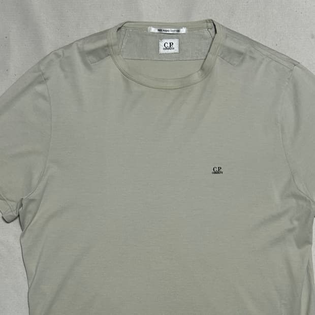 L C.P.컴퍼니 오트밀 반팔 티셔츠