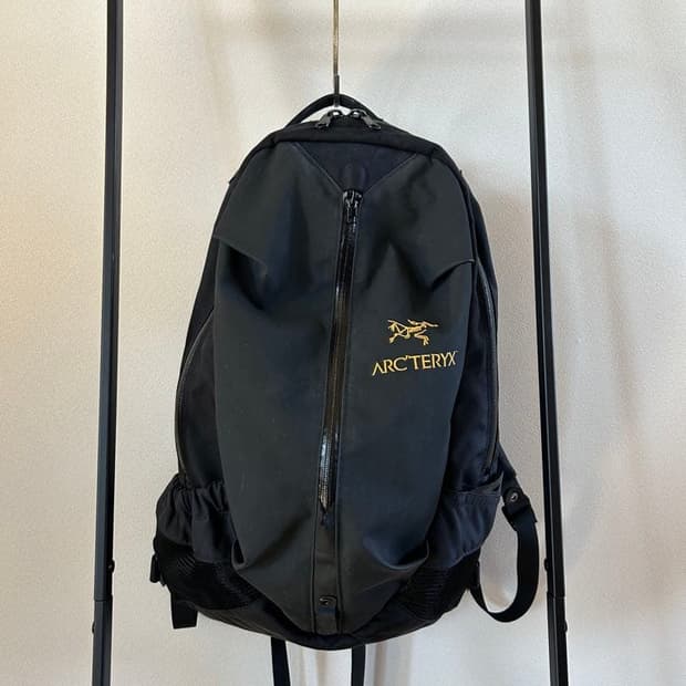 아크테릭스의 아로 22 백팩 블랙