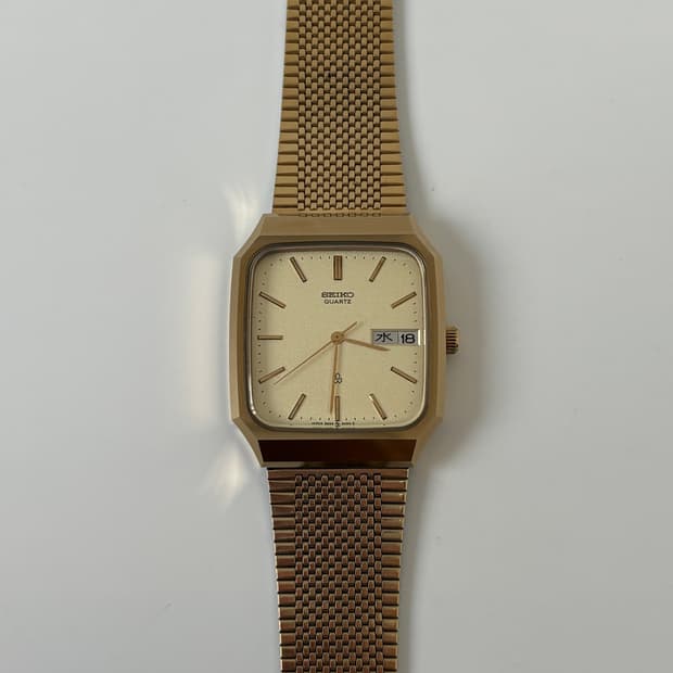 1980s Chariot Texture Gold Square Quartz