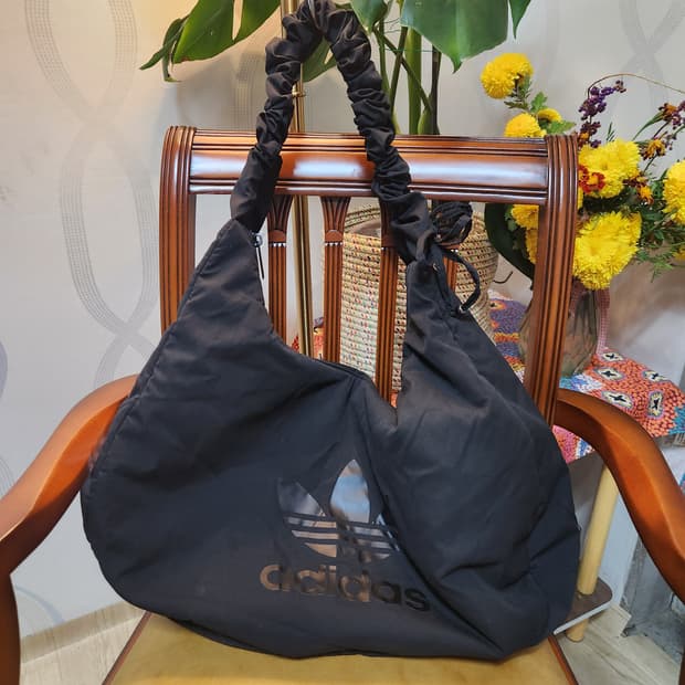 아디다스 오리지널스 클라우드숄더백 대형