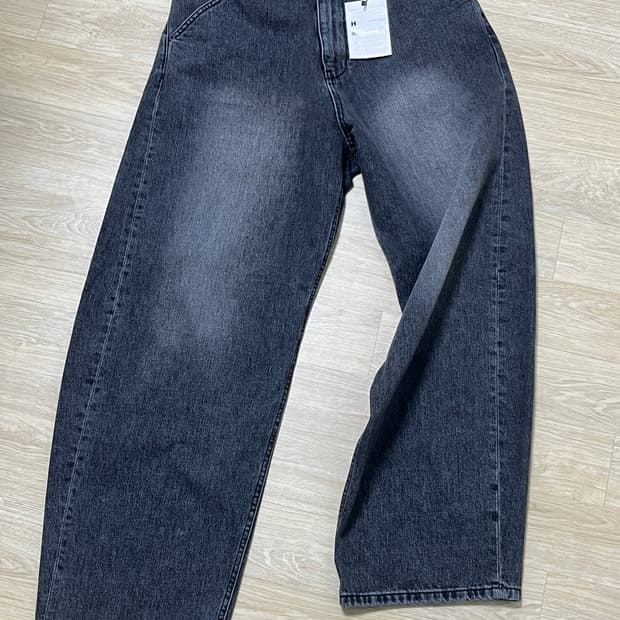 해칭룸 x 드래곤 길들이기 / 커브진 드래곤 윙 애쉬 그레이 L 팝니다.