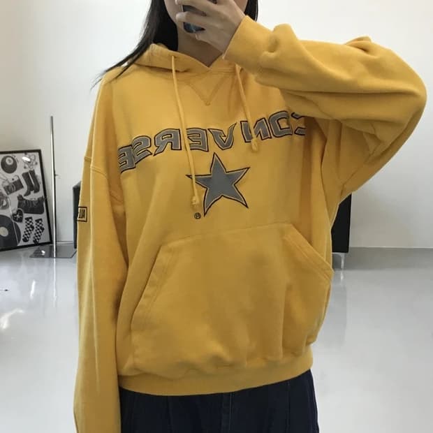컴버스 옐로우 별 프린팅 후드티