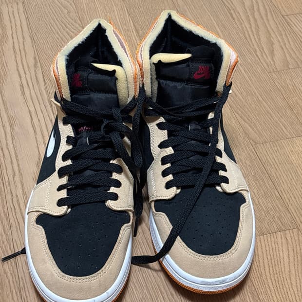 나이키 에어 조던 1 줌 CMFT 하이 베이지/블랙 판매