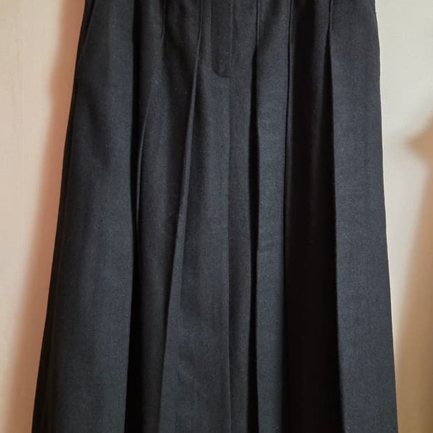 칼 라거펠트 모직 플리츠 스커트 71