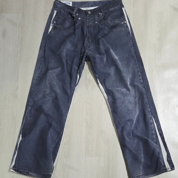 (착샷) 타이핑 미스테이크 디지털 워싱 데님