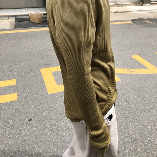 버버리 그라데이션 브이넥 니트