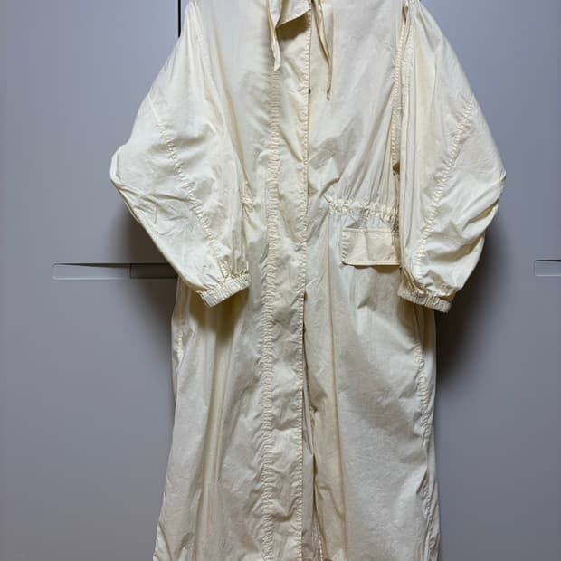 타임 아이보리색 바람막이 점퍼