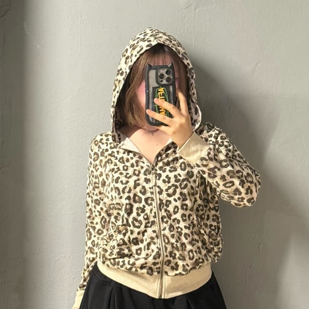 leopard pattern pocket hood zip-up 