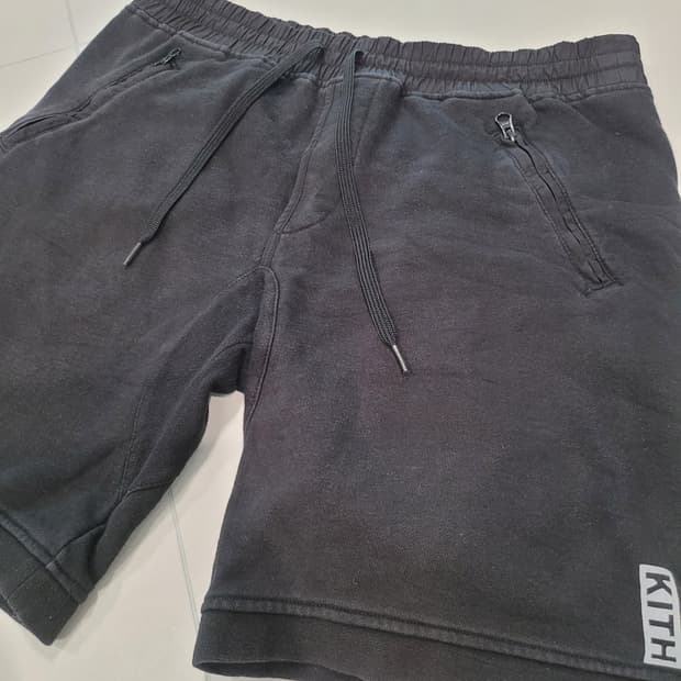 XL."스트릿 끝판왕의 감성" KITH 윌리엄스 피그먼트 다이 스웻 쇼츠