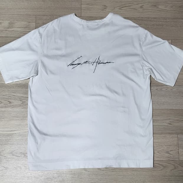 송지오옴므 오트그래프 스트링 반팔티