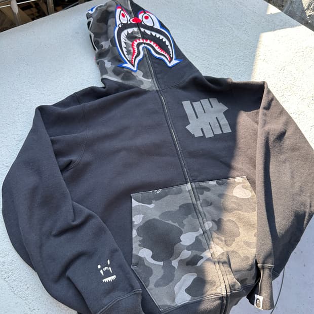 BAPE x UNDEFEATED 샤크 후드집업 