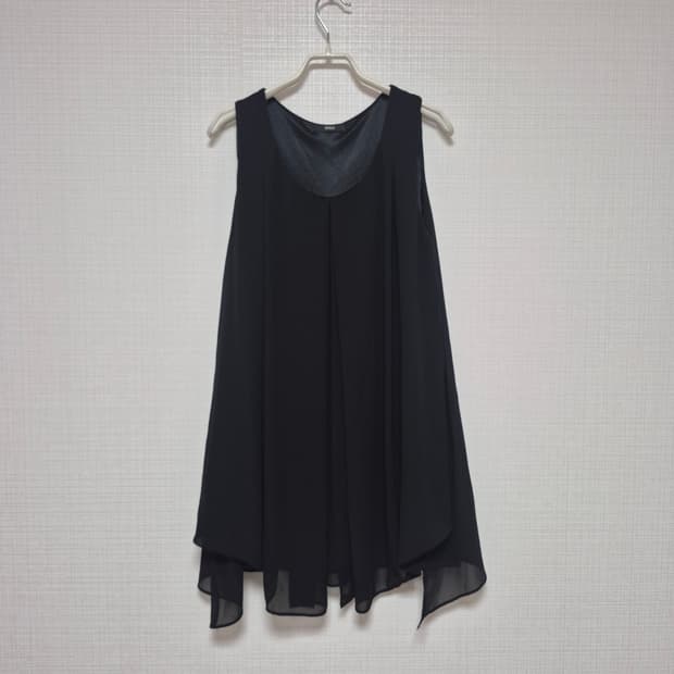 Duras 블랙쉬폰 슬리브리스 원피스