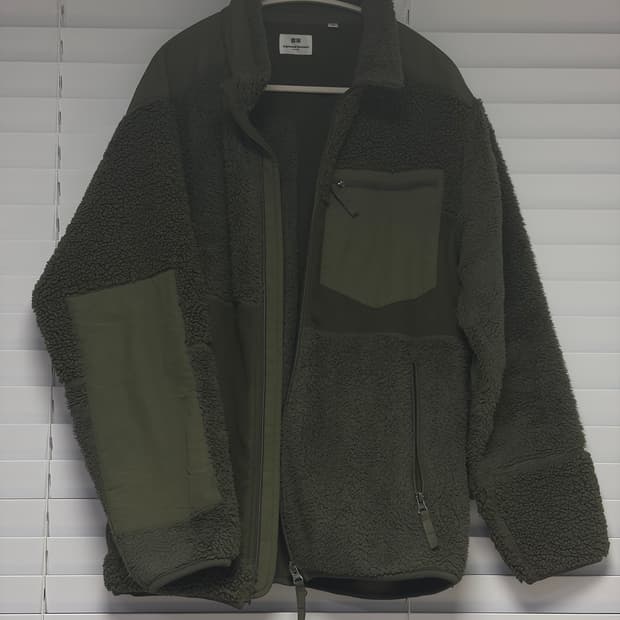 유니클로 엔가 후리스 카키 라지