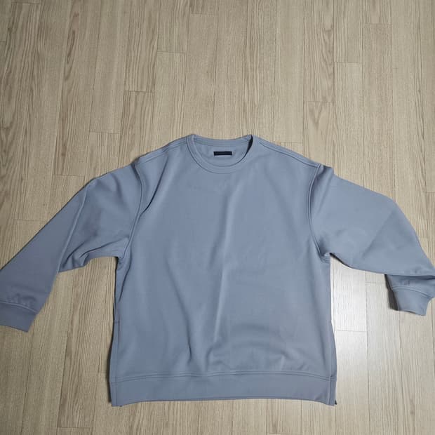 질스튜어트 뉴욕 세미오버핏 지퍼 디테일 맨투맨