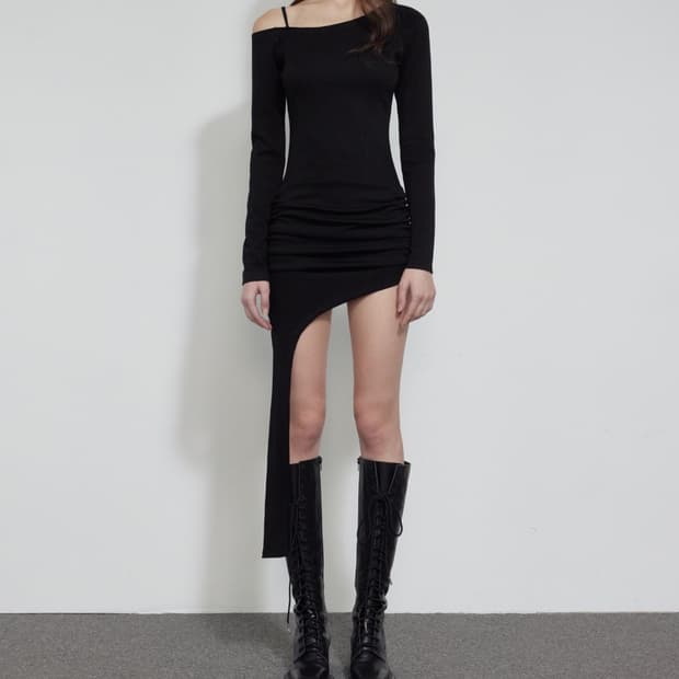 보헤미안서울 CURVED HEM MINI DRESS, BLACK
