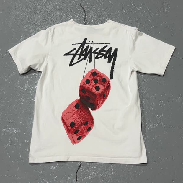 스투시(Stussy) 퍼지 다이스 화이트 반팔 티셔츠
