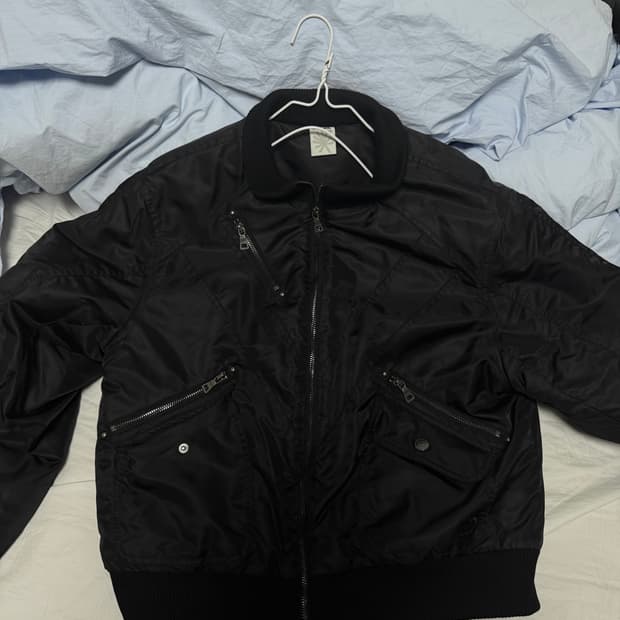 단델 항공점퍼 블랙 cropped studded MA-1 jacket