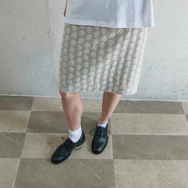 낫띵에브리띵 페블 자가드 미디 스커트 (새상품)