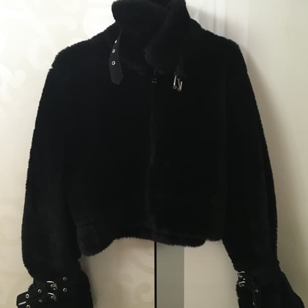 LAURENT Black Mustang