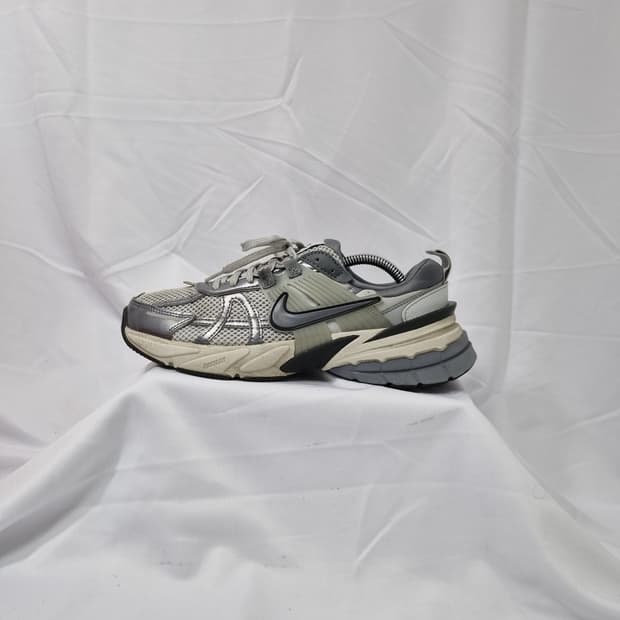245 나이키 v2k 런 퓨어 플래티넘 울프 그레이