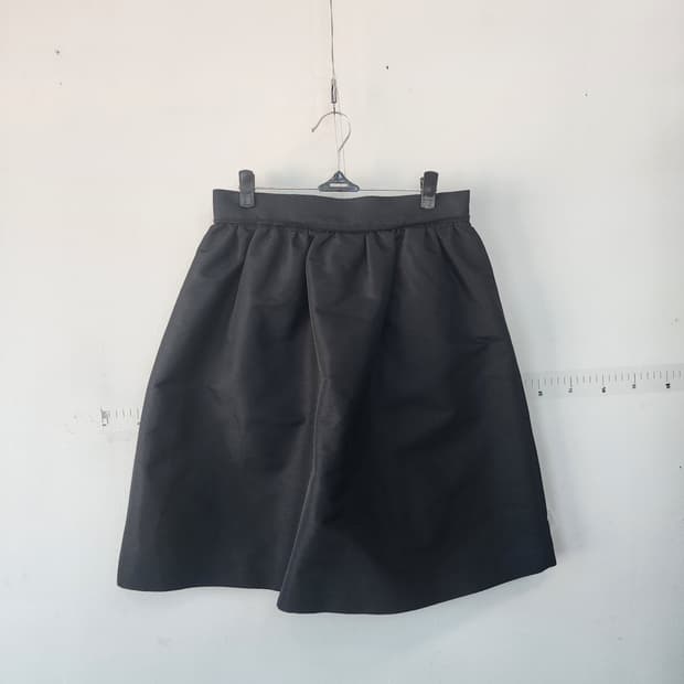  레니본 블랙 플레어 스커트