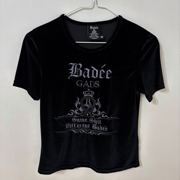 배디 Badee Antique Varsity Top [Black]