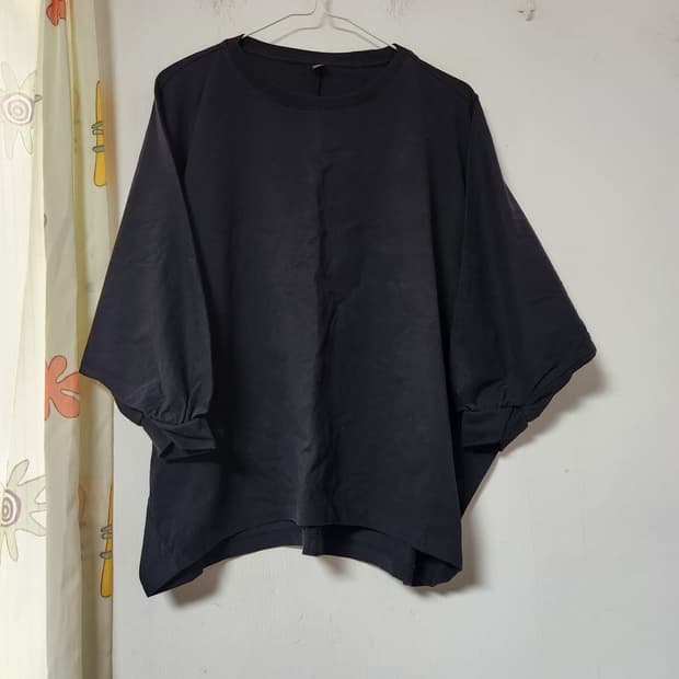 유니클로 블랙 가오리핏 칠부 소매 티셔츠F