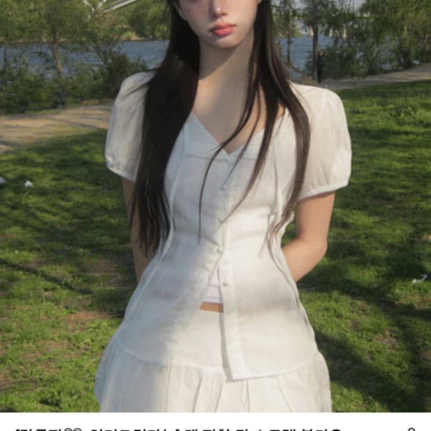 모디무드 캣 펀칭 뒷 스트랩 블라우스 화이트 (새상품)