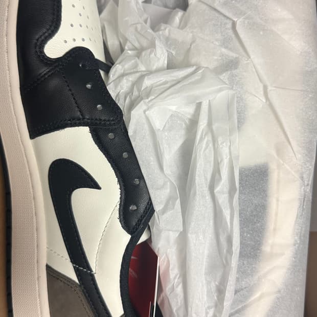 조던 1 로우 모카 300 미착용 새제품