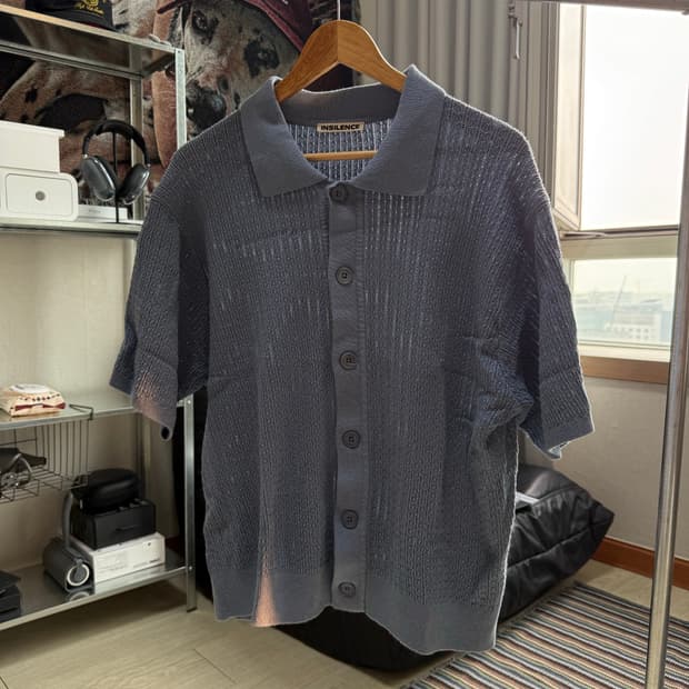 인사일런스 카라 반팔 니트