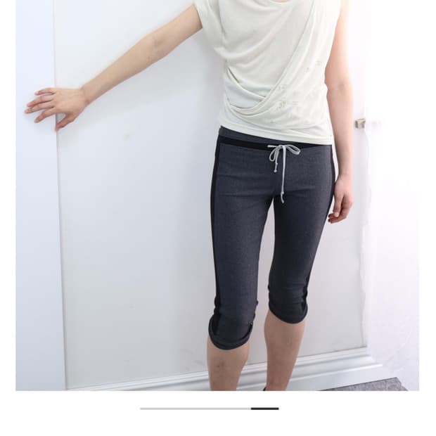울리카 상투스 HALTER WRAP SLEEVELESS