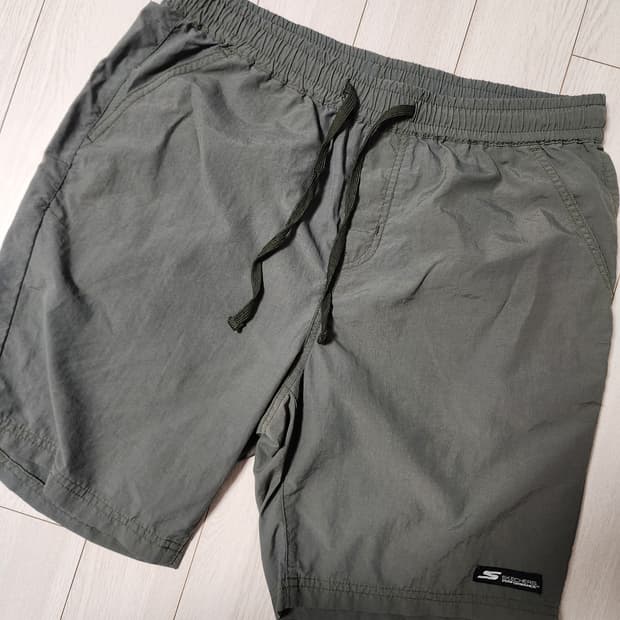 스케쳐스 퍼포먼스 카키색 밴딩 반바지 사이즈32 L

약간의 사용감 외에