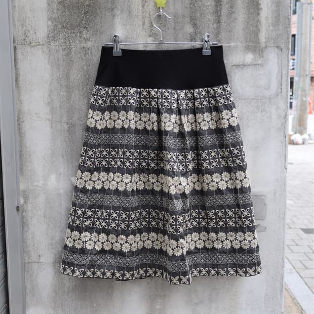 Botanical punching lace Skirt