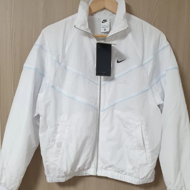 나이키 윈드러너자켓 화이트 여성s 새상품