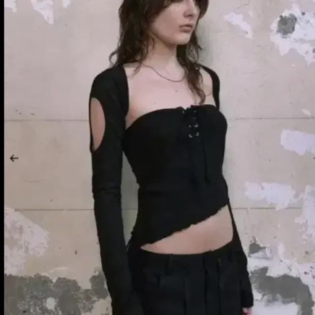 (새상품) 보헤미안서울 보헴서 슬리브 홀 볼레로 블랙 컷아웃 가디건