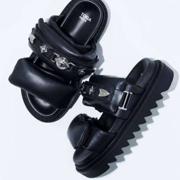 토가 풀라 패딩 스트랩 메탈 샌들 38