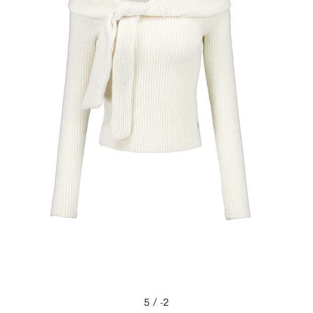 포어링 오프숄더 니트