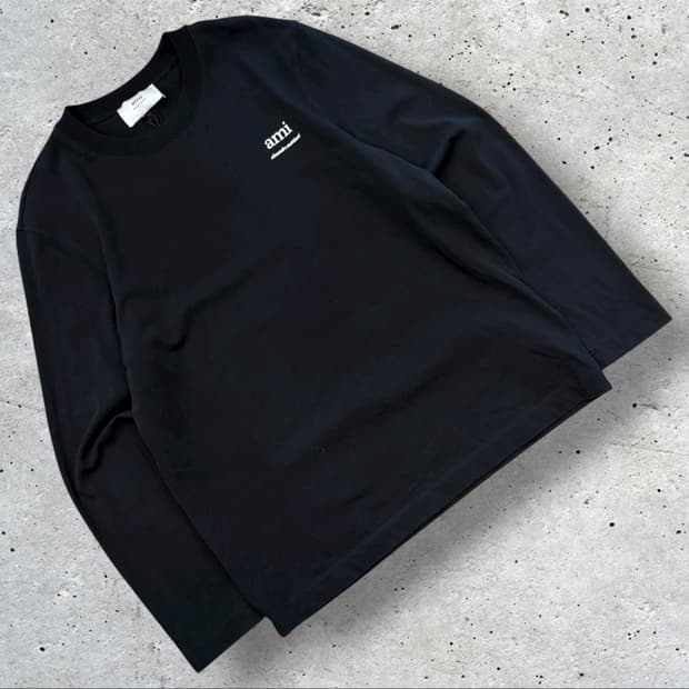 [L] 아미 스몰 로고 긴팔 티셔츠 블랙 B342