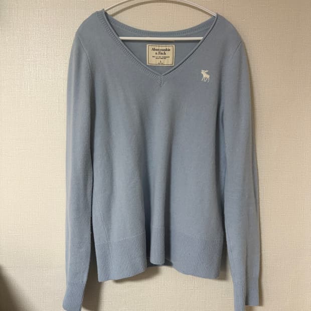 아베크롬비 하늘색 니트 브이넥 롱슬리브